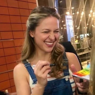 ellie • fan account Profile