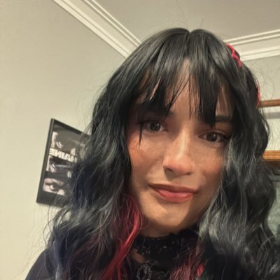 aprillkuromi's profile picture. she/her 24y