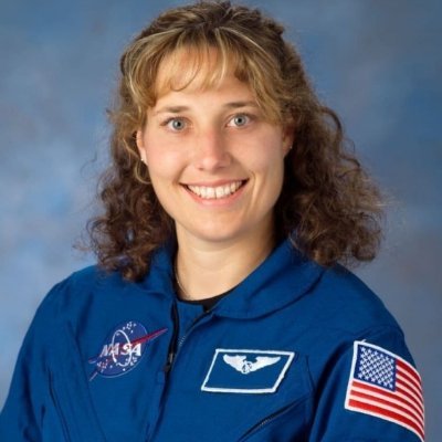 🚀 宇宙飛行士 | 宇宙の静寂から地球を観察する者 🌌軌道での生活は、私たちの惑星がどれほど小さく、そしてどれほど貴重であるかを教えてくれました。ここから見ると、国境も政治もなく、美しい青い世界が暗闇の中に浮かんでいます。🌍 地球の上での毎日の朝日、下で踊るオーロラの瞬間は、すべての生命がどれほどつながっているか