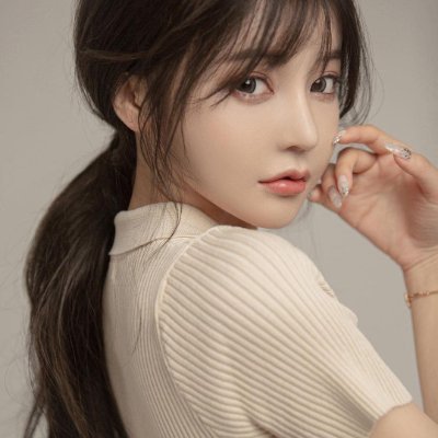 JuninaWhit41452's profile picture. 