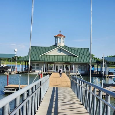 hirokoii21's profile picture. 学校内の暴力や不適切指導を削減したいです。