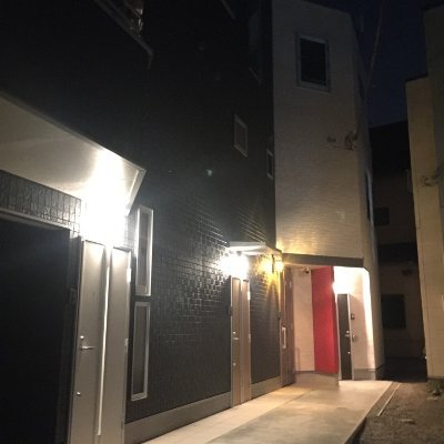 土地から新築デザイナーズ賃貸併用住宅。複業はサラリーマンと民泊と通訳(韓↔️日)。宿泊業と賃貸業規模拡大を計画中♪ 都内旅館と民泊合計14室自主運営中。ほぼエレ無し物件。関東大家の交流会の女性部会のお手伝い及び城東エリア大家の会のお手伝いしてます☺️