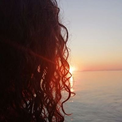 carmen_poema's profile picture. incipit vita nova 🍀