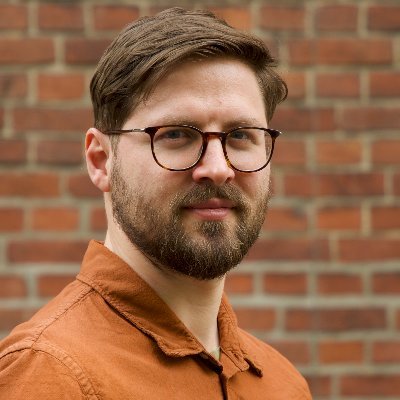 Senior Editor @NatureHumBehav • PhD • cognitive neuroscientist • basketball scholar • sourdough baker • he/him • views my own • 🌻