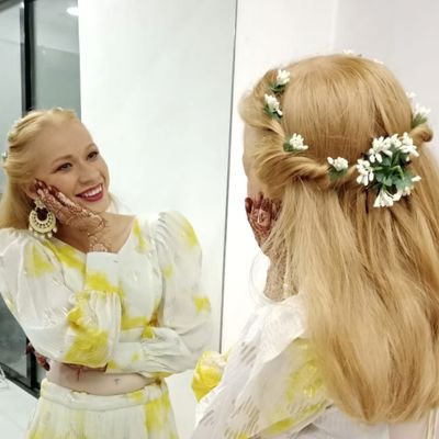 thehminor's profile picture. Artist ✨
Musician 🎶
Sketching 🎨
Singing 🎤 
Guitarist 🎸
Writting ✍🏻
Refill art Refeel life 🧬