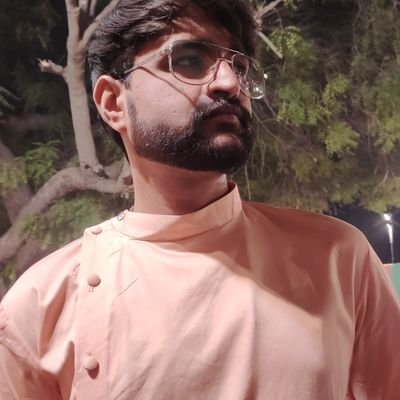 कोई रा मिठा बोळ है तो कोई की नीत में झोळ है
आ दुनिया गोळ है सा अठे सब रा डबळ रोल है