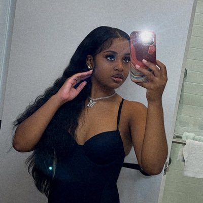 gemzirl's profile picture. 