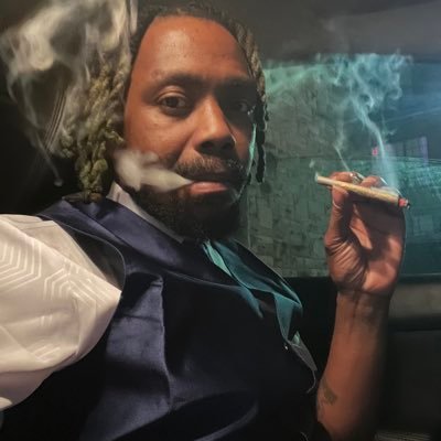 I JUST SMOKE AND MAKE MUSIC 🆕 Single Guitar OUT NOW https://t.co/g24kstddIt