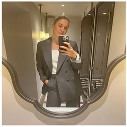 💸 curious girl with a knack for stock investing! ready for market insights. Chat hedge funds via DM! 🚀 #Stocks #Markets