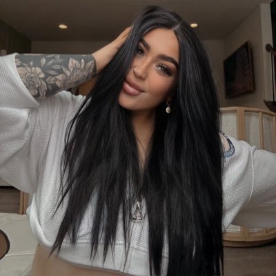 kennventers's profile picture. 29 & happy | Twin Mama & Mama to Luca & Palmer ♡