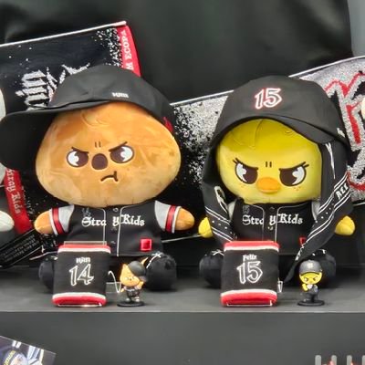 BTS🐥、SKZ🥟🐥🐿娘🐰
推し優先ですがオルペンなので推し以外も求めている場合あり
★手渡し: 銀座〜神谷町周辺、日比谷線・千代田線沿線◯
★追加購入などで被りが出た場合、お譲り頂いたお品と同じ物を交換に出す場合がございます🙇♀️
★取引用のサブ垢などはありません。