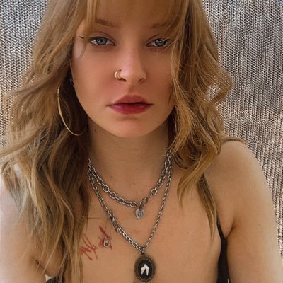 ✨still a little kid that can't make friends wanna be invited, but I won't attend✨•twenty-seven y.o.⏰ •swiftie •♎️ •🩷💛🩵 #KFO #LLG ❤️