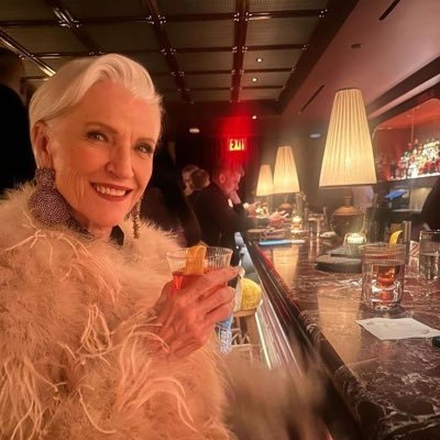 Bestselling International Author of A Woman Makes A Plan 📖Doctor of Dietetics g Supermodel☺️💃# it’s great to be 76 Manager: anna@mayemusk.com