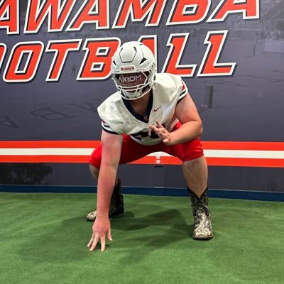 D1 bounce back OL at ICC. . Christ, family & football Member of Phi Theta Kappa Honor Society , #jucoproduct 3 years eligibility