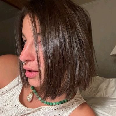 LBrinda56292's profile picture. Feeling avant tout ! On verras où ça nous  mène 😇😈 La pour 🍇 et si le feeling pourquoi pas 🍉sortir, Regarder Netflix 😛, les rencontre🥵Snap :jenniferbrind