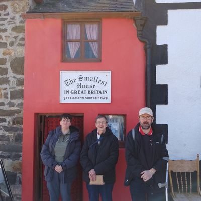 a macmillan carer and bought up in meifod powys follow west ham utd and my distant cousin is Charles Darwin and my love for Wales is my first language