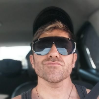 JOURNALIST, ARTIST. Respeto tu opinión. Paz & Love 🇨🇱. Amante de los deportes. #zumbainstructor
Ig:@PabloVargasBecerra
NUEVO IG:@pabloandresvargasbecerra