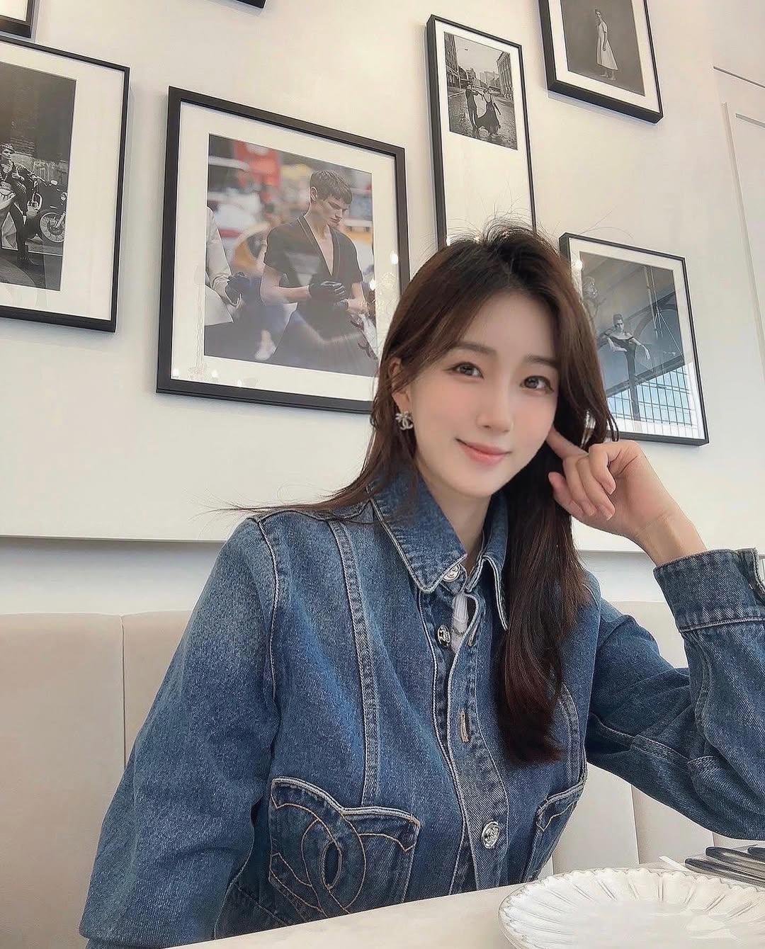 AStokes53930's profile picture. Sarcastic romantic. Looking for someone to roll their eyes at my jokes but still hold my hand.