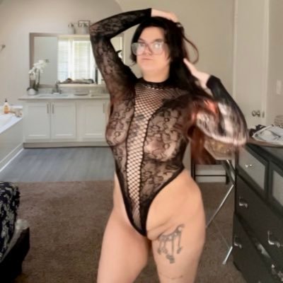 Edentulous ( look it up ) 21✨ bi🏳️🌈 Cuban & biracial 🇨🇺 content creator 😌 follow @marithemilf