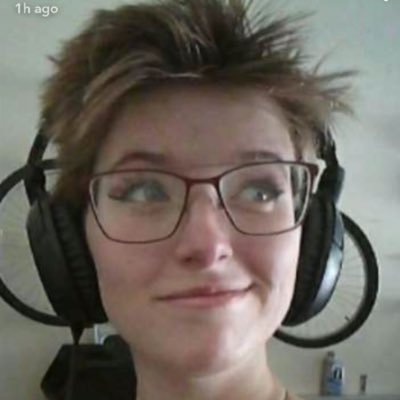 flora_poasts's profile picture. silly cute and stoooopid sometimes ;-; plz halp