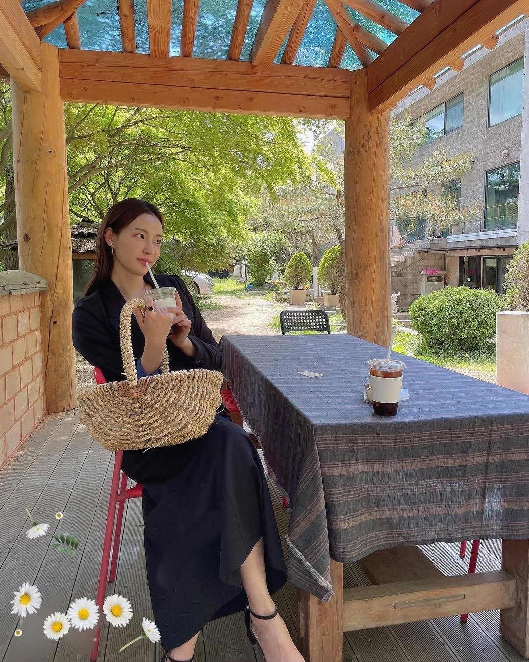 SandraThom96908's profile picture. I’m a coffee addict on the hunt for a partner who’ll keep my cup (and heart) full.