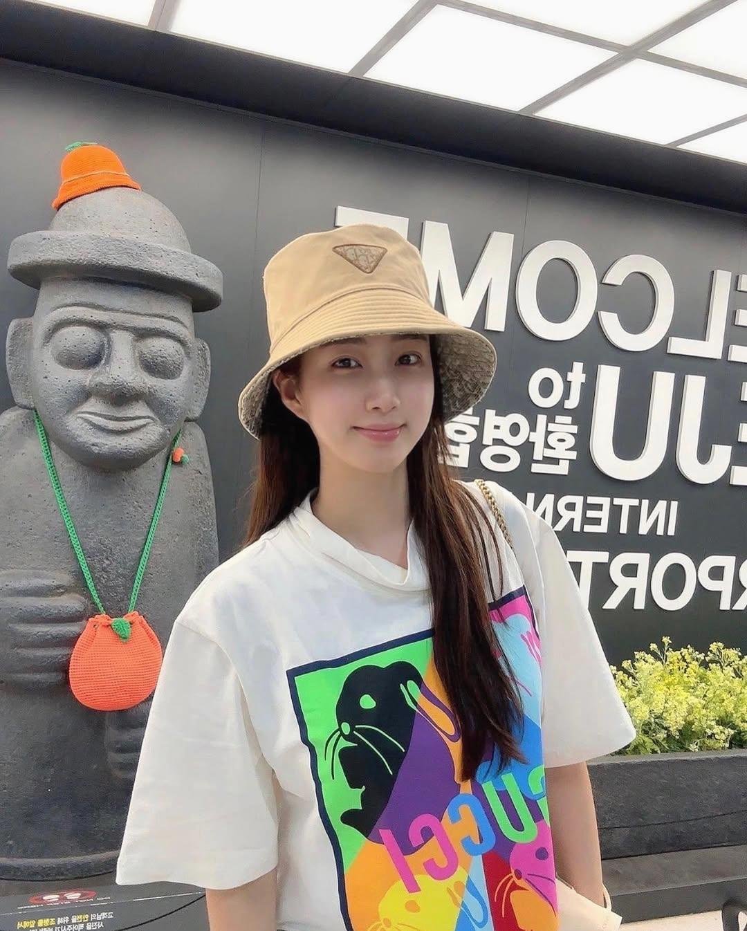 DeclanMcki83746's profile picture. Tech-savvy gal fascinated by new gadgets and innovations. Seeking a like-minded person to geek out with and discuss the future of technology.