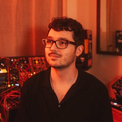 itsmelvv's profile picture. synthesizer music