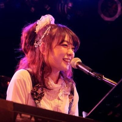 ピアノ弾き語りシンガーソングライター&オタマニスト(明和電機公認オタマトーン演奏者) すずきゆいさんのライブ情報をお伝えします♬ 運営 すずきゆいstaff