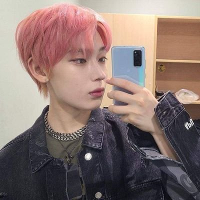 𝒮𝑢𝑛𝑜𝑜𖹭 ℋ𝑒𝑒𝑠𝑒𝑢𝑛𝑔𖹭
────୨ৎ────
Un chico que ama mucho a Sunnito y las donas^^ ୧ ‧₊˚ 🍩 ⋅ ☆