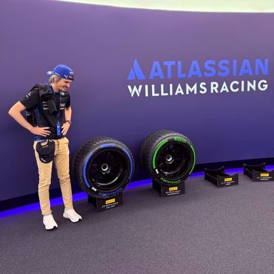 mundy3's profile picture. 🇬🇧, 34, Architect, Graphic Design, Founder of @thebostonbrit