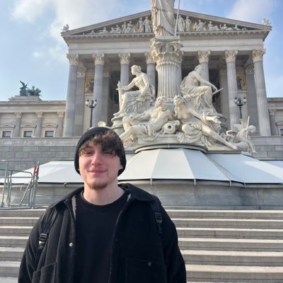 Shimanski13's profile picture. 19 | 🎀  Šimon Nevrla