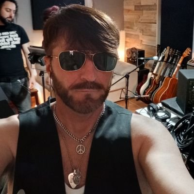 javimaneiro's profile picture. CARISIAS DE UNTO VIVO 

Contratación : 
982250245 Nalgures.artistas