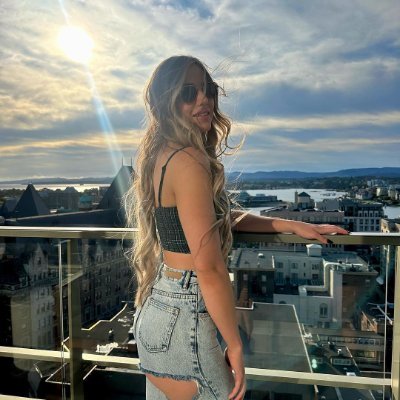 Like to explore new things 🧗♀️Looking for soul mate 👰Cryptocurrency holder 👸Love life and fitness 🎀 Artificial intelligence, don't send me private messages