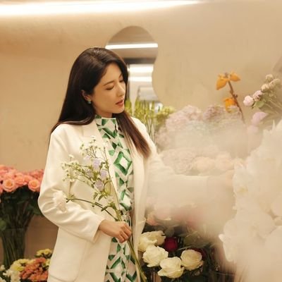 #𝐅𝐈𝐂𝐓𝐈𝐎𝐍𝐀𝐋 Hanya seorang istri dan ibu, 1968. Rinjani Saraswati Nawasena๑ ◌── Written by SUN.
