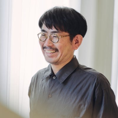 ◎グラフィックデザイナー ◎ 印象、姿、雰囲気をカタチづくり、 想いにかけ合わせて伝える力に変えていきます ◎「想い」を「たたずまい」に。「たたずまい」を「伝える」に ◎総合的な視覚デザインをお手伝いしています ◎日本タイポグラフィ協会 ◎2児の父 ◎奈良出身 ◎文字大好き ◎Nikon Zfc