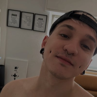 he/him | 🏳️🌈 | pierced | Metalhead | „No place like home“