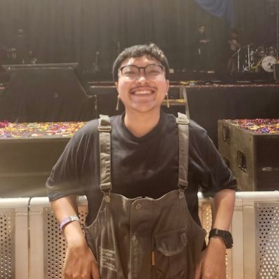 Indonesian who speaks Javanese but also learning Japanese and I’m writing this in English 🇮🇩🇬🇧🇯🇵