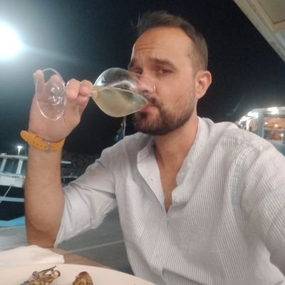 Conrad_B_Hart81's profile picture. Con un mando desde que tengo uso de razón