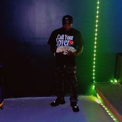 👻 aweeeeeezy)Solo Dolo Im me i stay to myself im a loner love to smoke and Get $$$💨 and care my ass to work 🎯🎯 IG weezysolo 📸 CEO Extreme Handwash