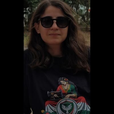 evindar_ay's profile picture. Ez ew roj bi bavê xwe re mirim û careke din nejiyam 🥀 7.11.2014
Zanîngeha Dîcleyê 📚