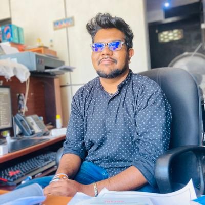 Dreaming in pixels, believes in Love and compassion, striving to be the best version of myself (Randika 2.0). Soul of an Artist, designer in trade
