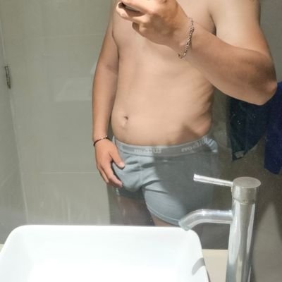 Me llamo Andrés tengo 23 años soy single super buena onda de Mérida Yucatán.
Algo tímido 🤭 mido1.70, delgado , claro de color de buen ver e higiénico.