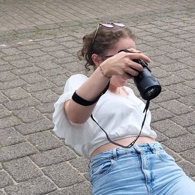 lxllx_xx's profile picture. • she / her •