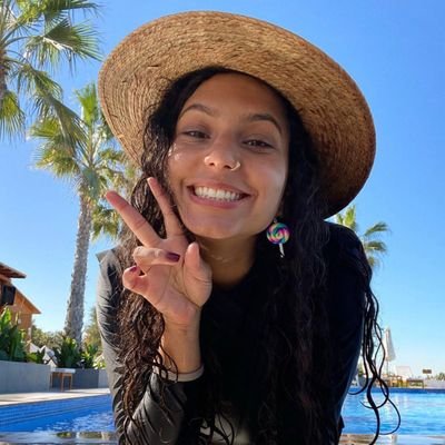 🌺 Love is the revolution
👩💼 Businesswoman | ✈️ Traveller
🎥 Explorer of the inner world
🦋 Transformative travelling
📥 neithwilliams@gmail.com