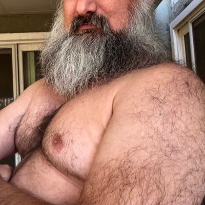 Old school papa bear looking to put on a few pounds and show off