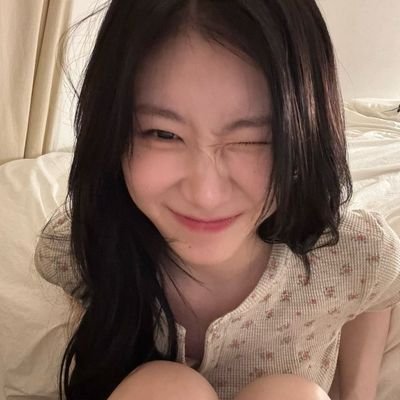 ryeongchaesmile's profile picture. five or none