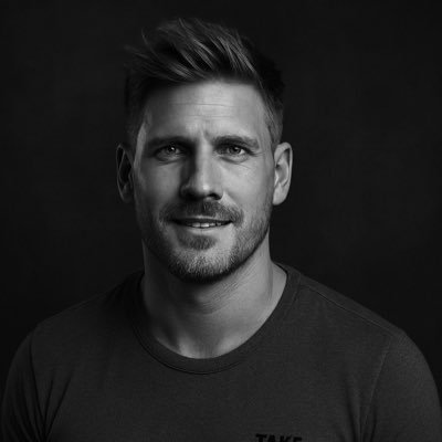 lorenzo_bttlnz's profile picture. I’m a viking lion surfing in a old Japanese town