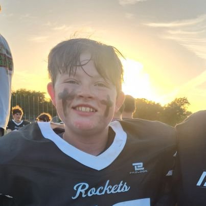 5'9 155 I play football for the northeast rockets I played center and guard