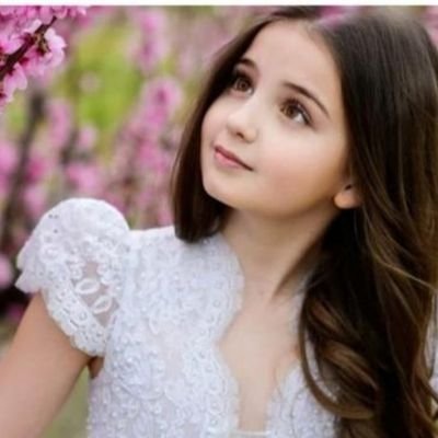 kazC4uki's profile picture. يستطيع الإنسان أن يقاوم كل شيء إلا حزن يراه في عين أمه