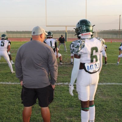 TPHS| Football | WR| 5’10| 167lbs | 4.0 GPA| CO27 | 760-401-0777 |